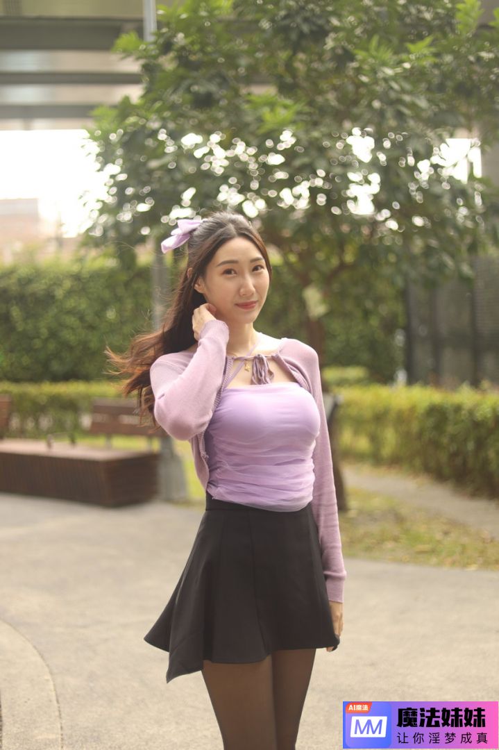 中国贝贝构成在一个普通的衣服之前骑一个家伙在热内衣  第4张