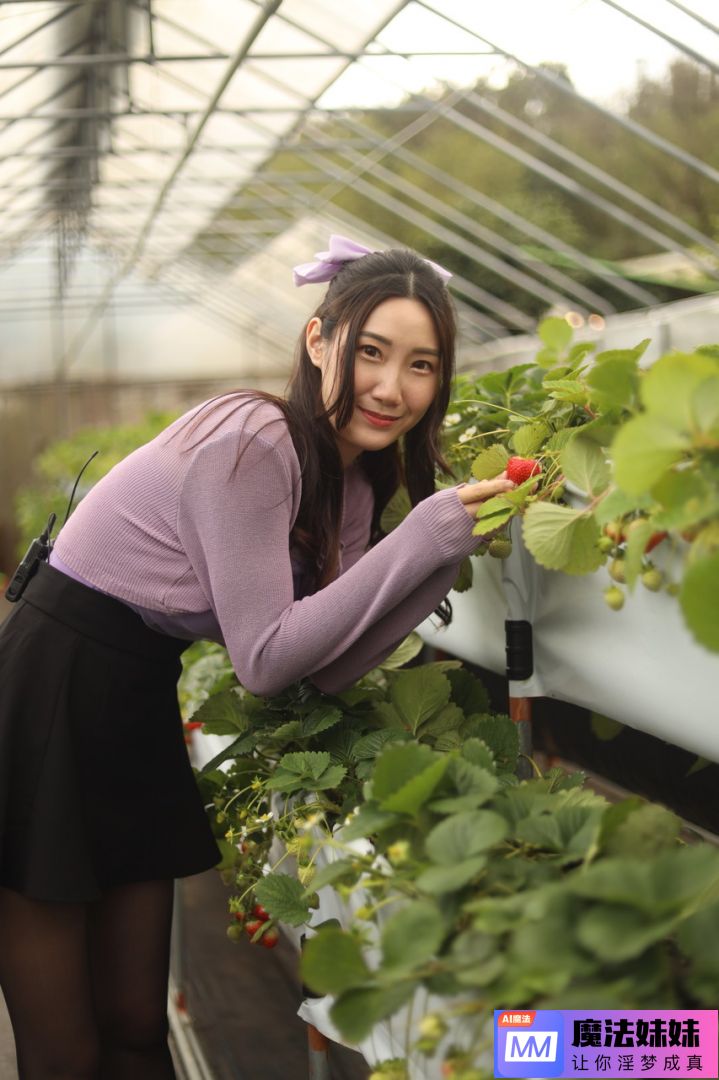 中国贝贝构成在一个普通的衣服之前骑一个家伙在热内衣  第8张